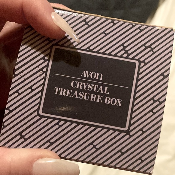 AVON CRYSTAL TREASURE BOX 1989 VINTAGE - Picture 1 of 3
